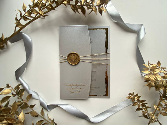 Faire-part de mariage plié en deux en papier émeraude