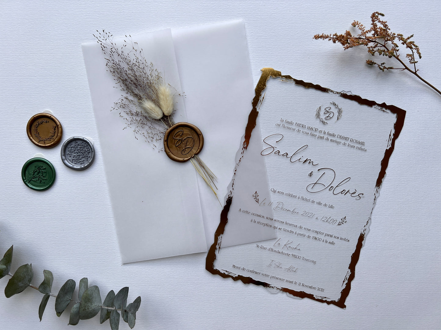 Faire-part de mariage plié en deux en papier émeraude