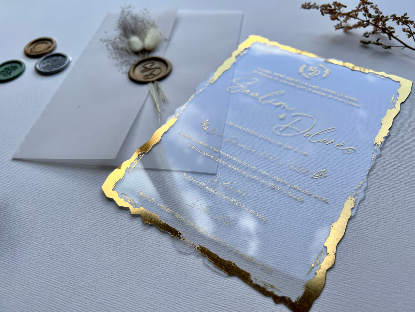 Faire-part de mariage plié en deux en papier émeraude