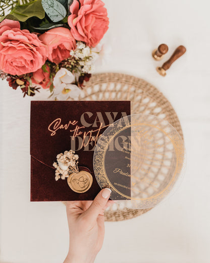 Faire-part de mariage carré en velours bordeaux