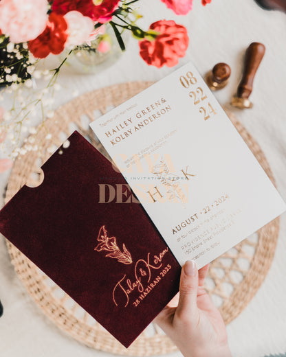 Faire-part de mariage vertical en velours bordeaux